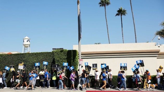 Actors Union Sag Aftra Reaches Tentative Deal To End Monthslong Strike