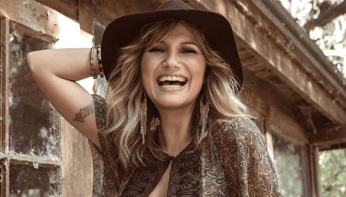 Photo Credit: Facebook / Jennifer Nettles