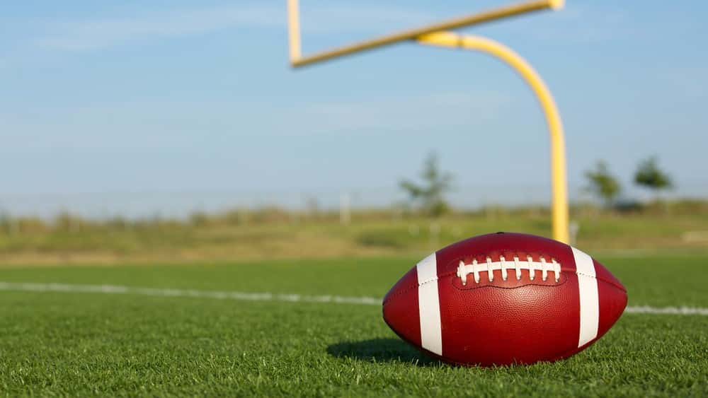 Bowling Green kicker drills 53-yard field goal for scholarship