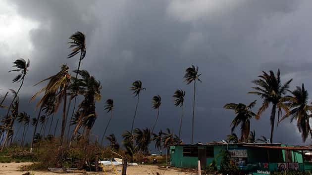 SNL's Trump to San Juan Mayor: 'You Should've Paid Your Bills' SNL's Trump to San Juan Mayor: 'You Should've Paid Your Bills'