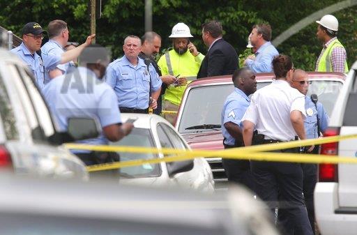 Louis gunman kills 2 utility workers, then himself