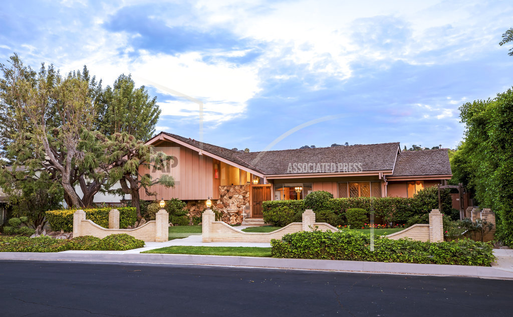 'Brady Bunch' house for sale for nearly 1.9M 1380 KOTA AM