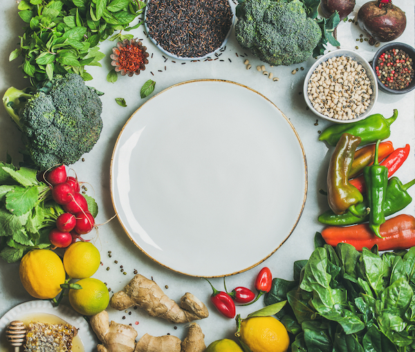 Plate of healthy vegetables that are good for those with diabetes.