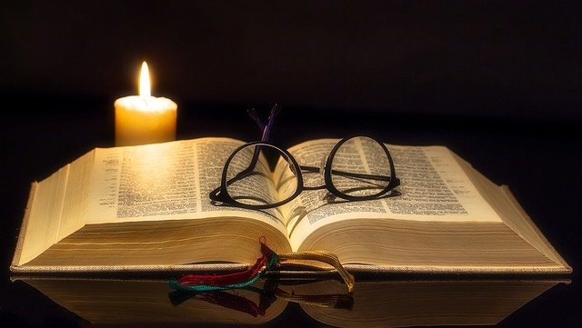 a-book-1936547_640