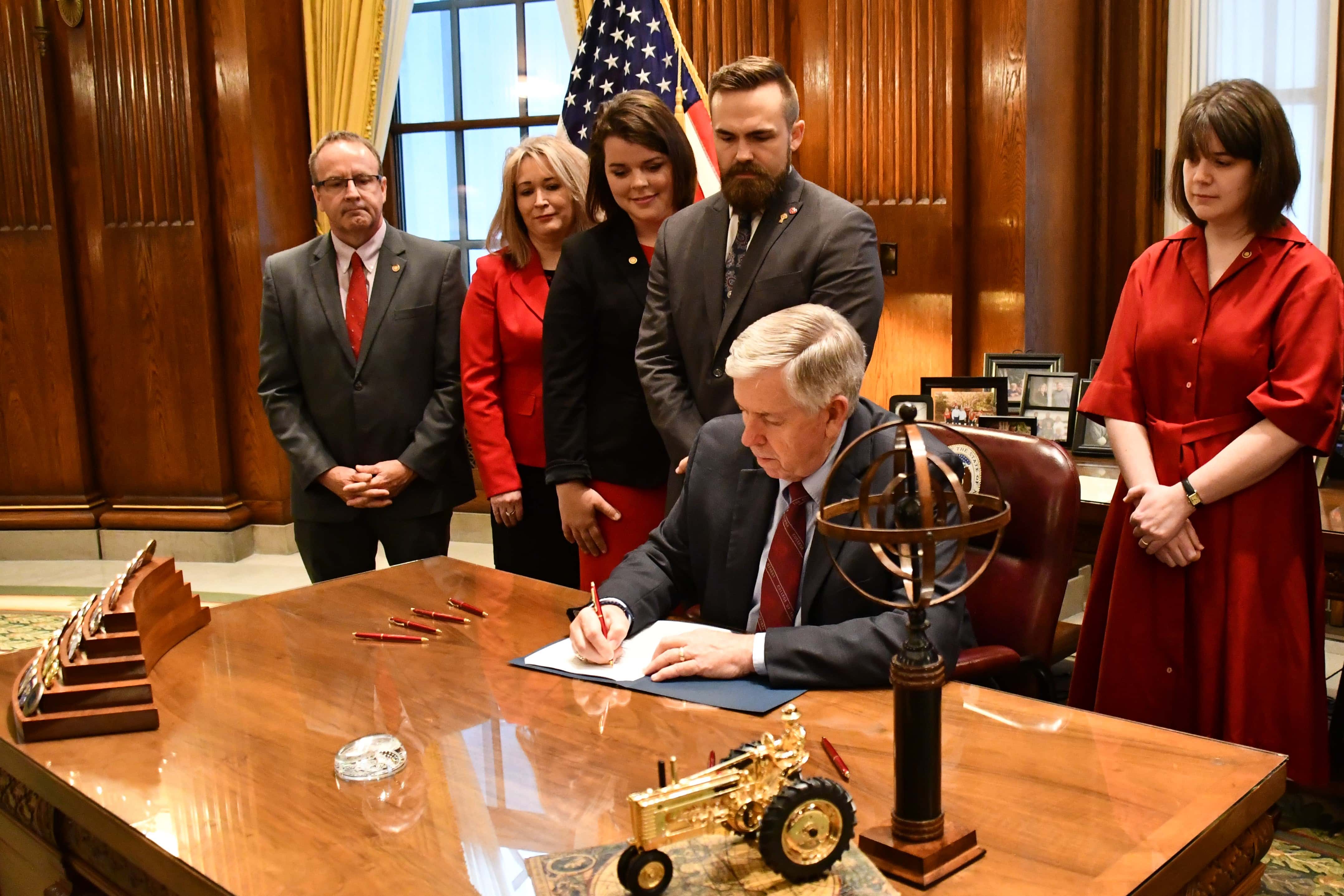 gov-parson-signs-missouri-abortion-bill-friday-ktts