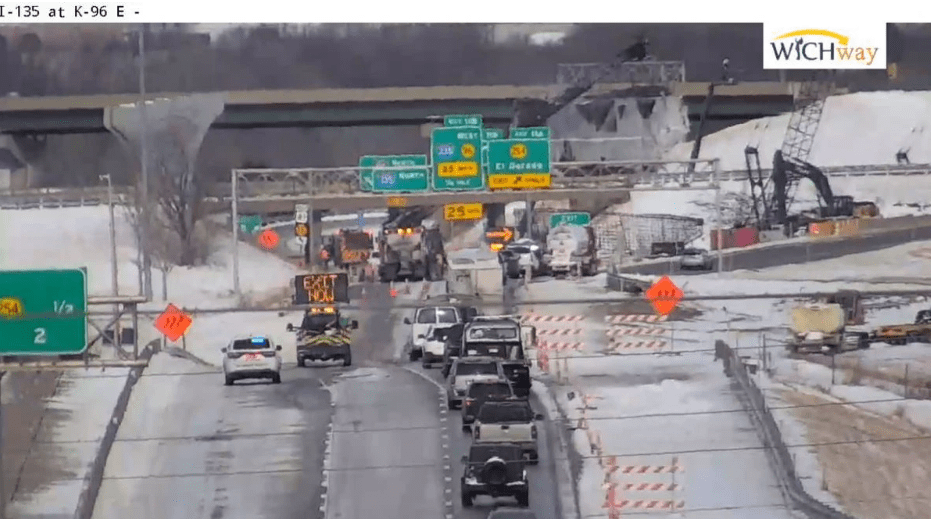 Crash closes I-135 in north Wichita - Vimarsana News