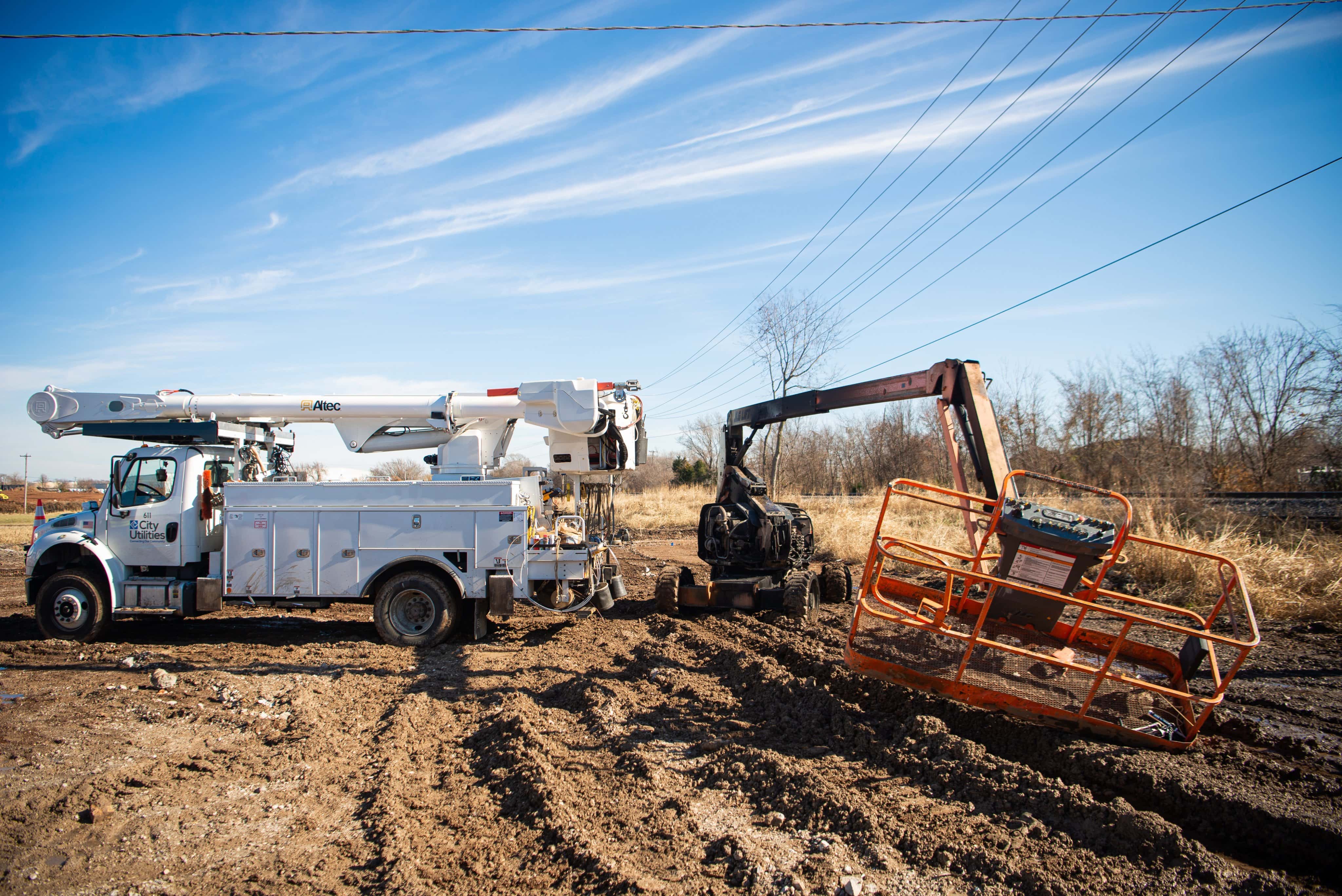 Lift Hits Power Lines, Knocks Out Power In Springfield 104.1 FM KSGF