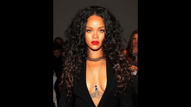 082615-celebs-guess-the-cleavage-rihanna