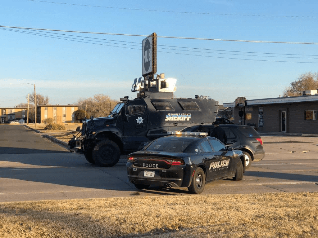 Police, deputies respond to Wichita shooting incidents Country 101.3 KFDI