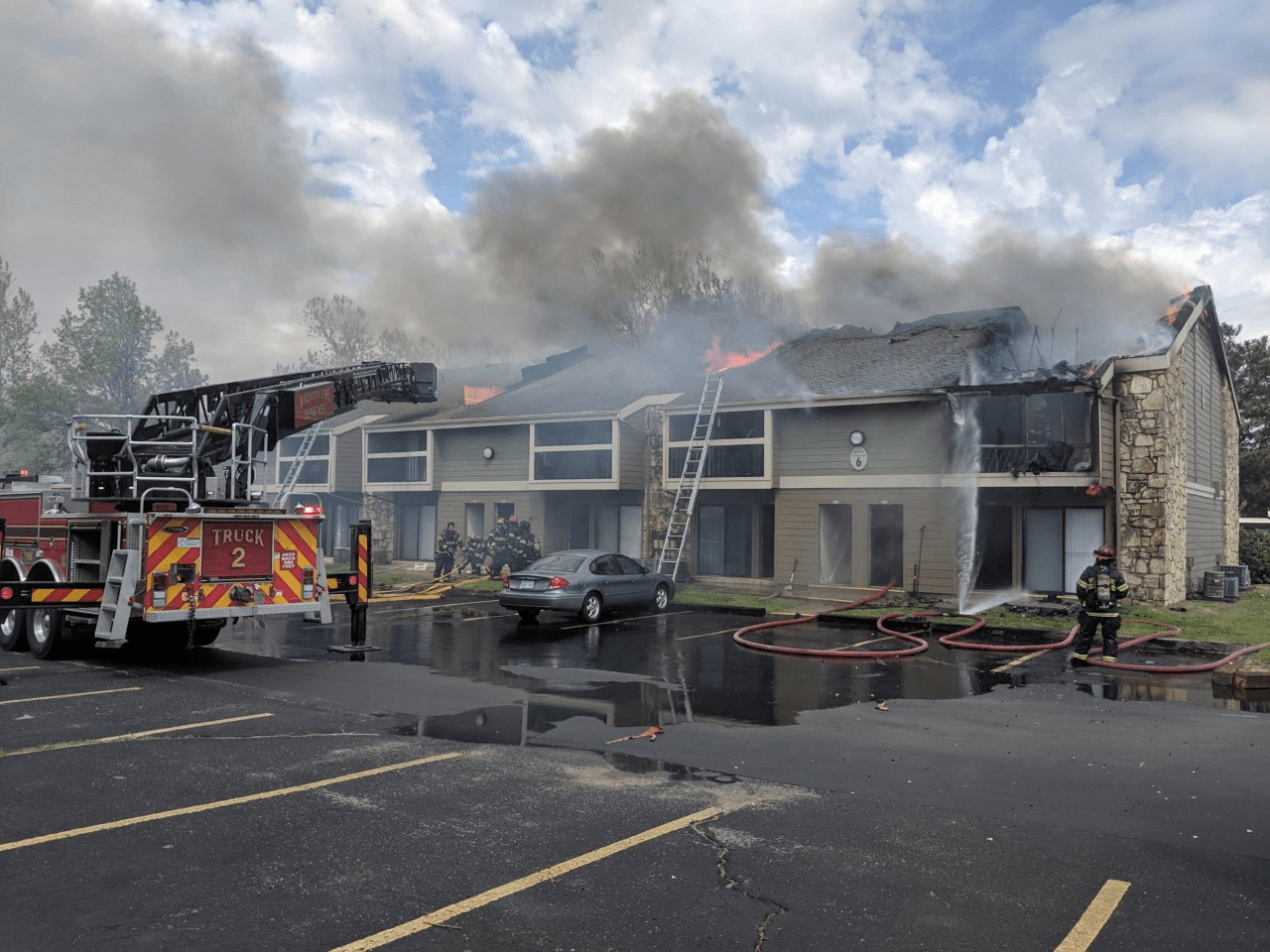 Crews battle two-alarm fire at west Wichita apartment complex | Country