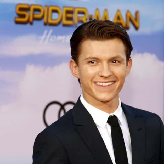 Tom Holland Makes Appearance At Disney Convention Kfdi 101 3