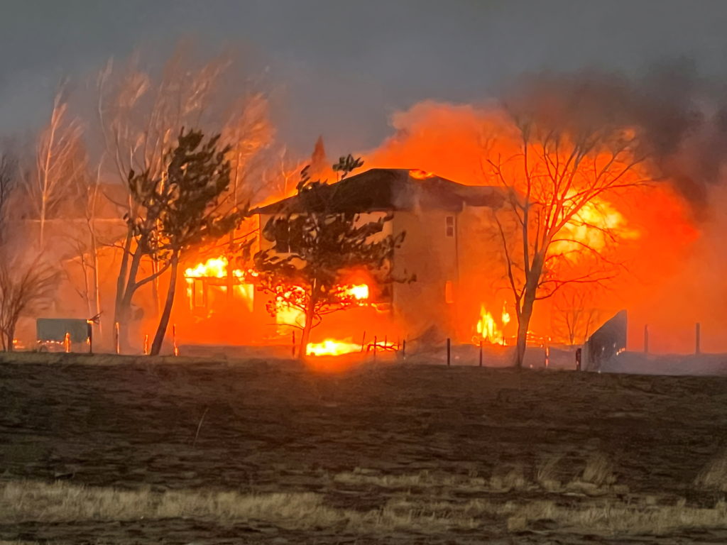 Residents Evacuated Due to Powerful Wildfire in Boulder, CO - Vimarsana News