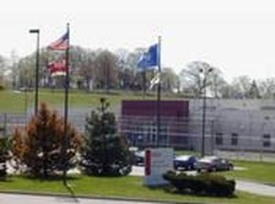 2 Former Leavenworth Detention Officers Please Guilty to Smuggling Contraband - Vimarsana News