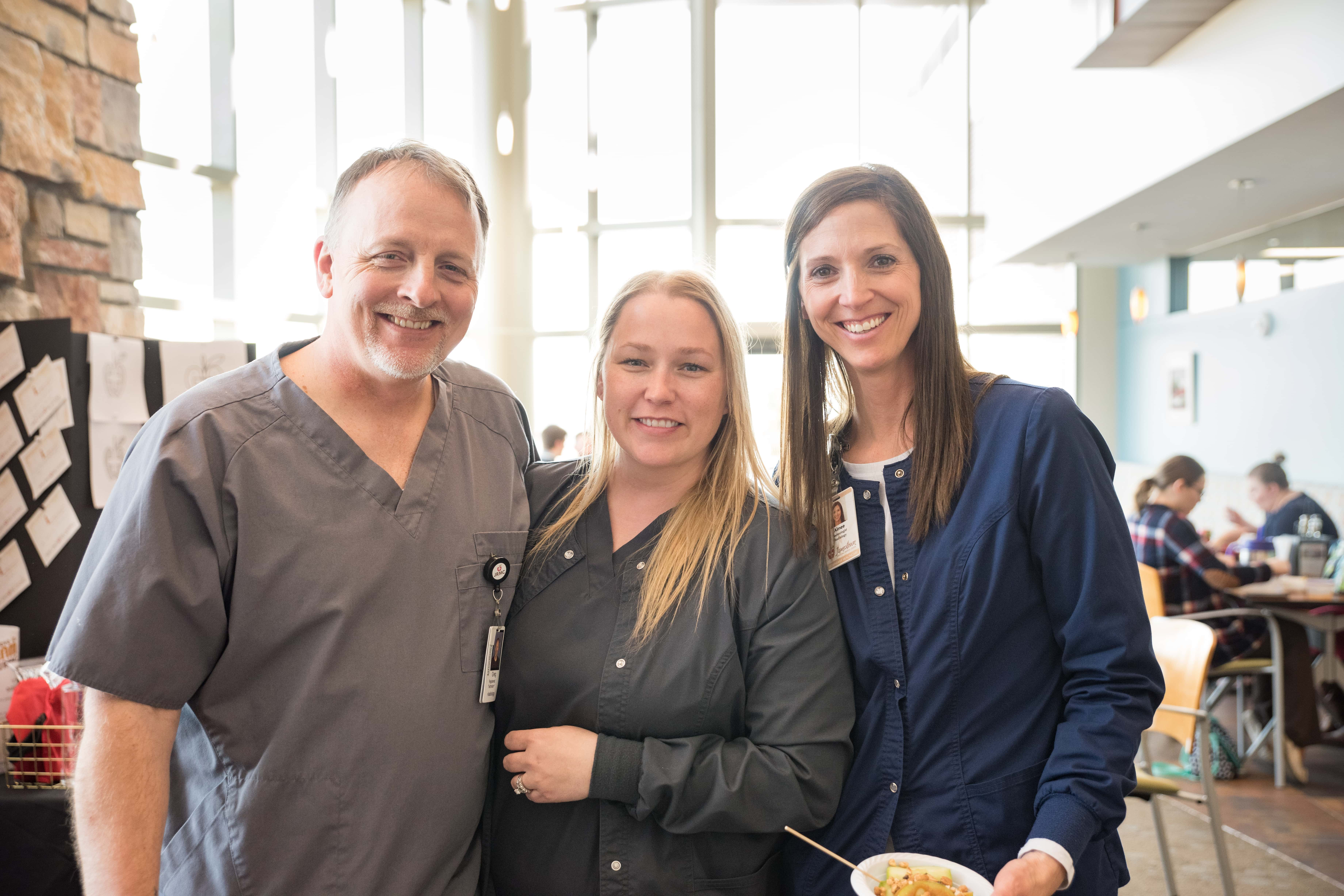 jrmc-2019-events-employeegiving-caramelapples-7038