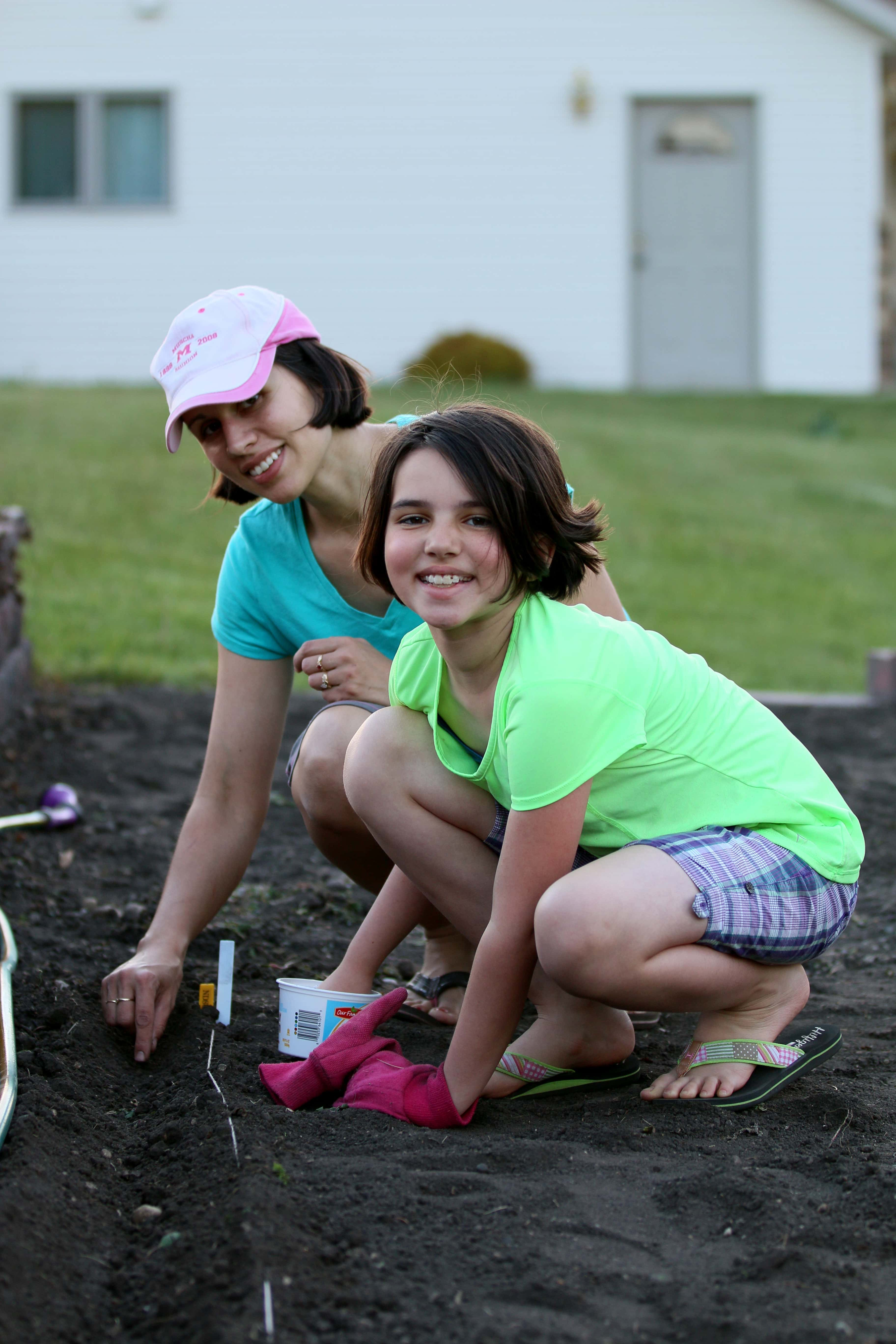 youth-gardening-ndsu