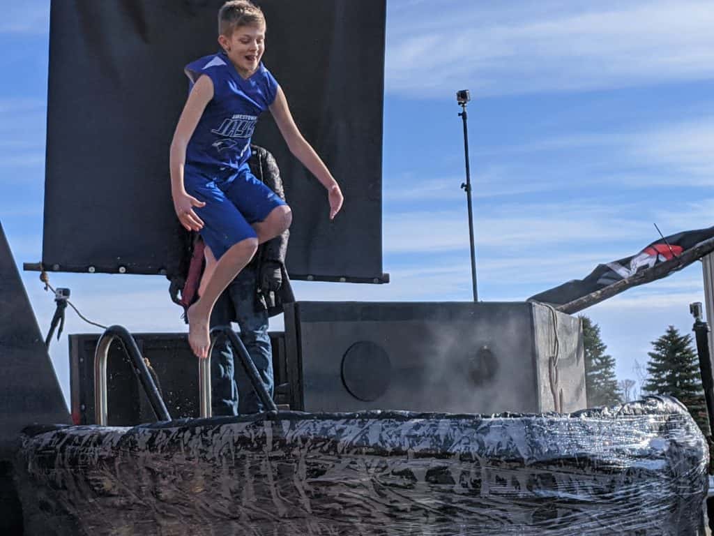 Annual Polar Pig Benefitting Hospice, Cancer Care - Vimarsana News