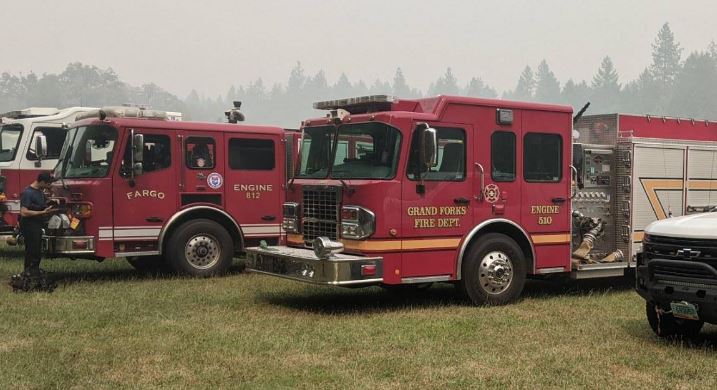 fargo-grand-forks-fire-crews-oregon-wildfires