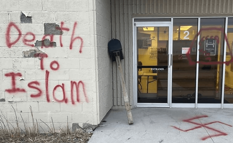 hate-graffiti-islamic-center