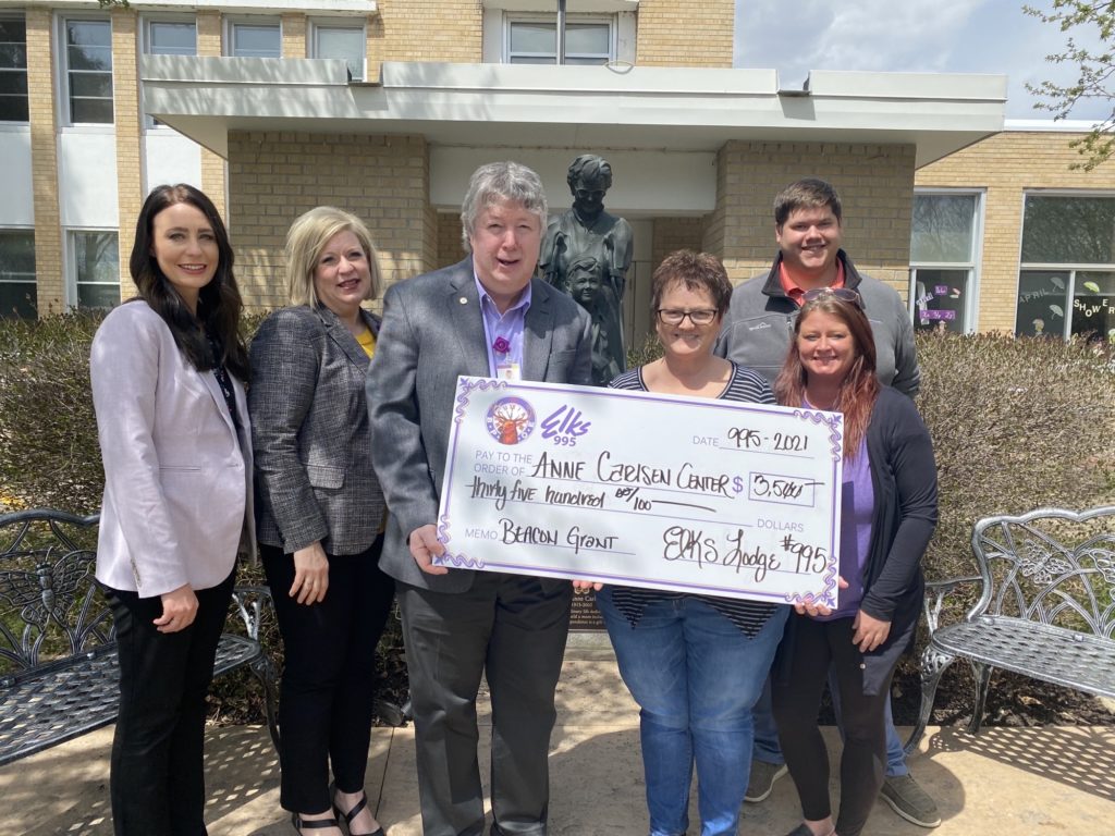 Elks Lodge #995 Gives Beacon Grant to Anne Carlsen Center - Vimarsana News