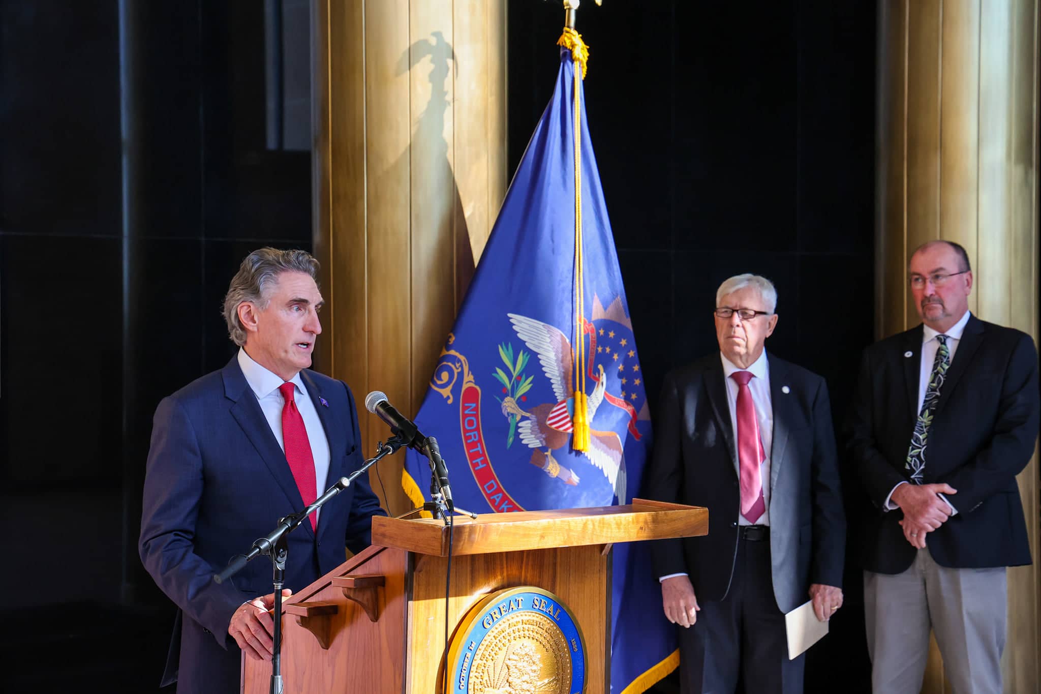 gov-burgum-presser