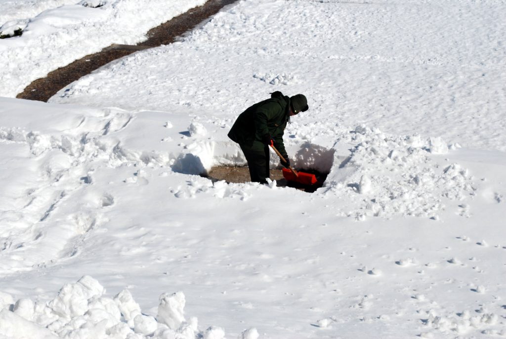 Keep Safety Priority When Removing Snow this Winter - Vimarsana News