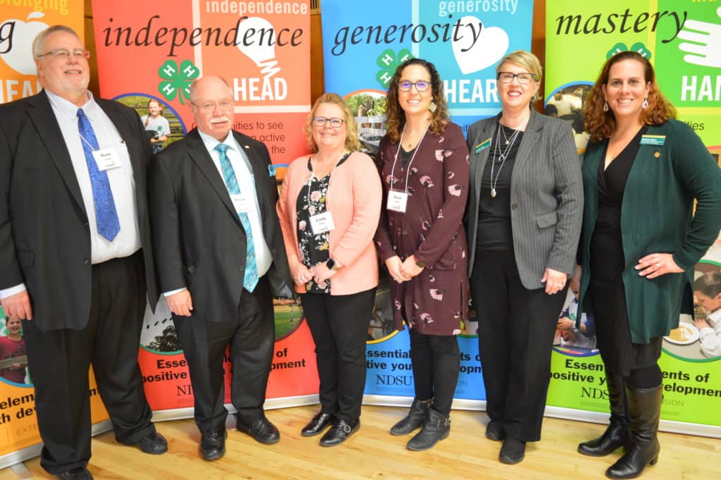 Darling & Berg Recognized for 4H Volunteer Service - Vimarsana News