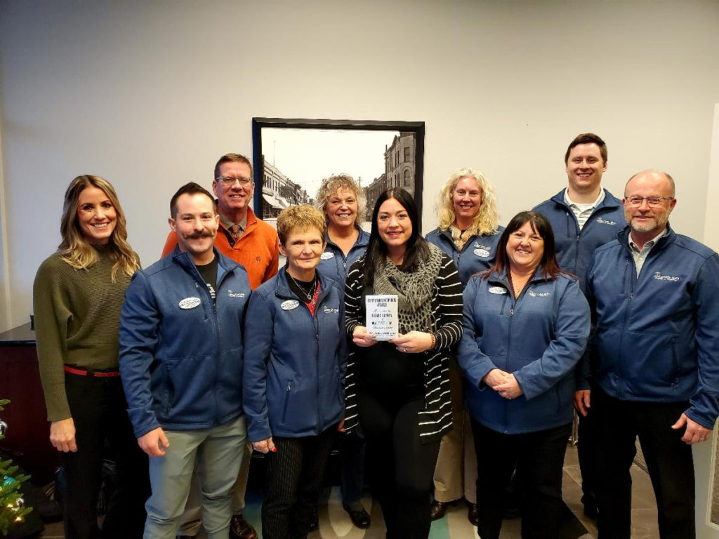 Lynzee Klawon Receives Customer Service Award - Vimarsana News
