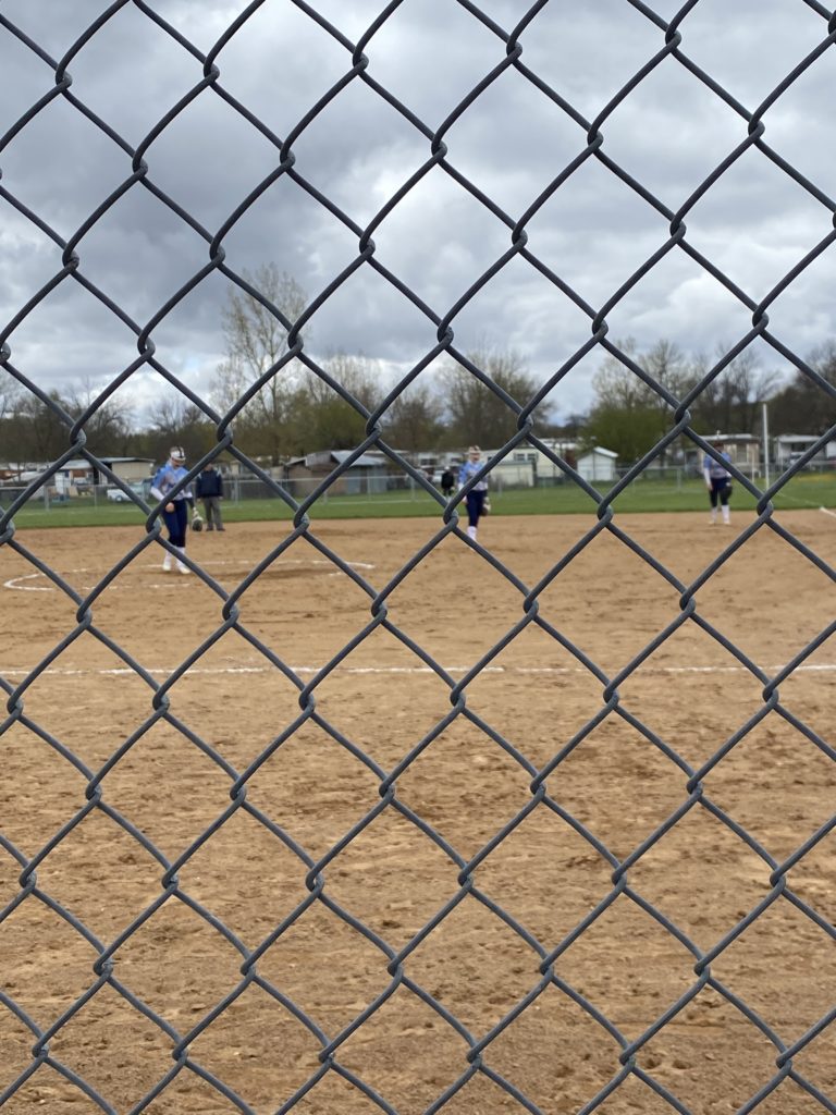 Hi-Liners Softball Splits Saturday's Games - Vimarsana News