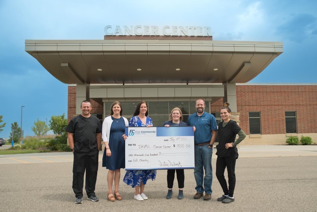 jrmc-cancer-center-check-presentation