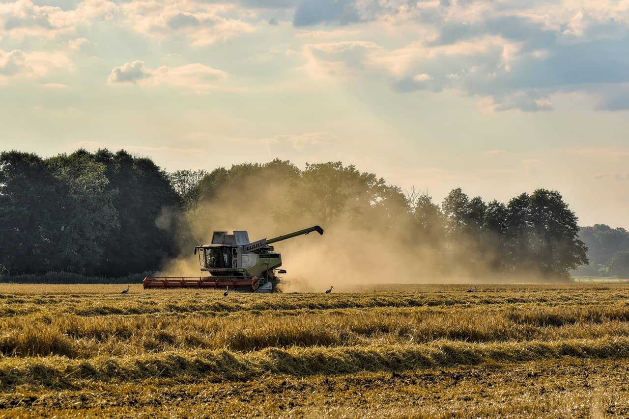 combine-harvester-7303103_1280