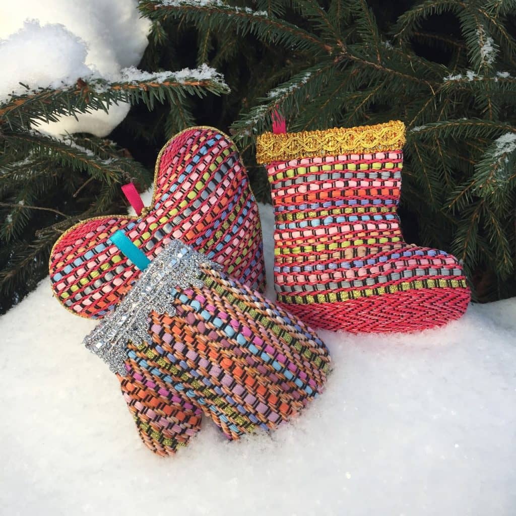 James River Valley Library System Presents 9th Annual "Mitten Tree" - Vimarsana News