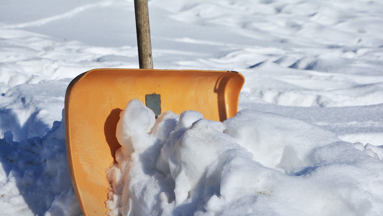 snow-shovel-2001776_1280