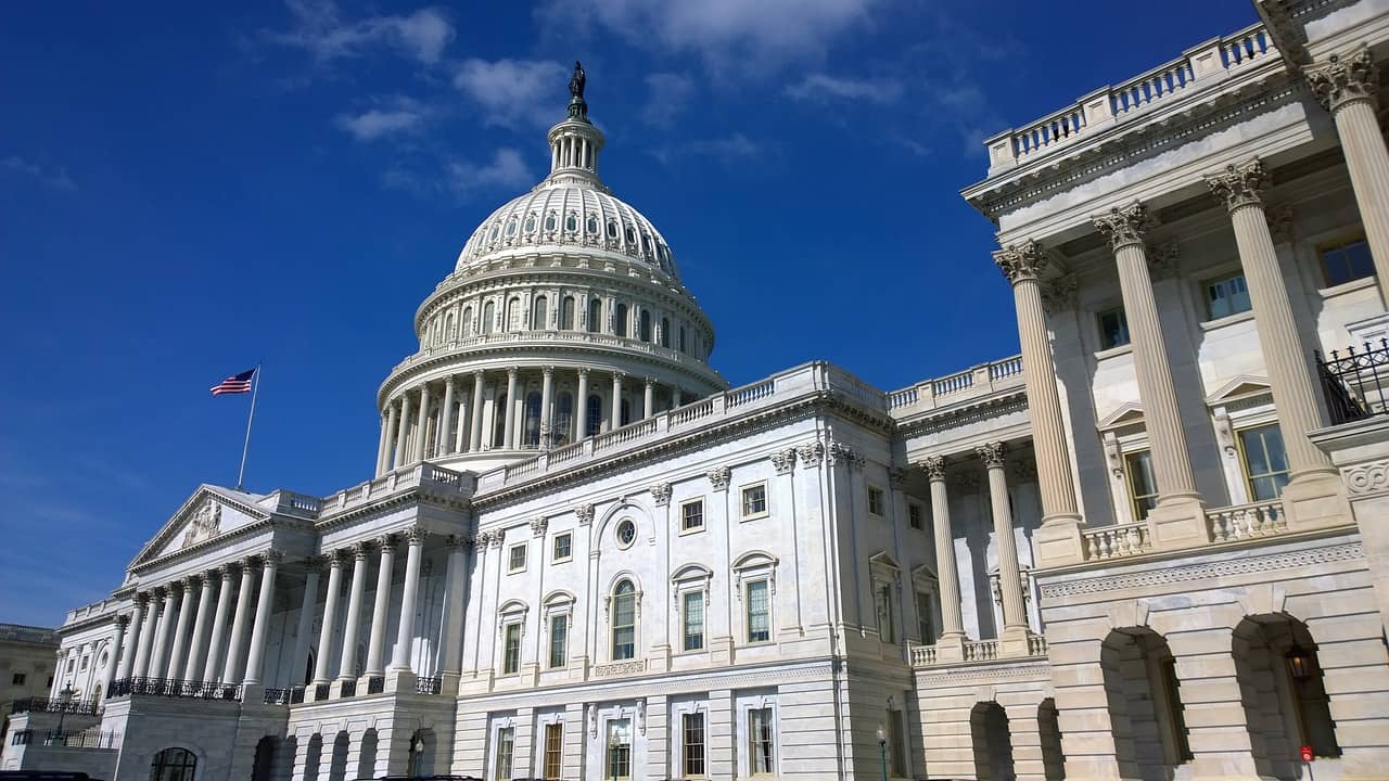 united-states-capitol-1675540_1280-1