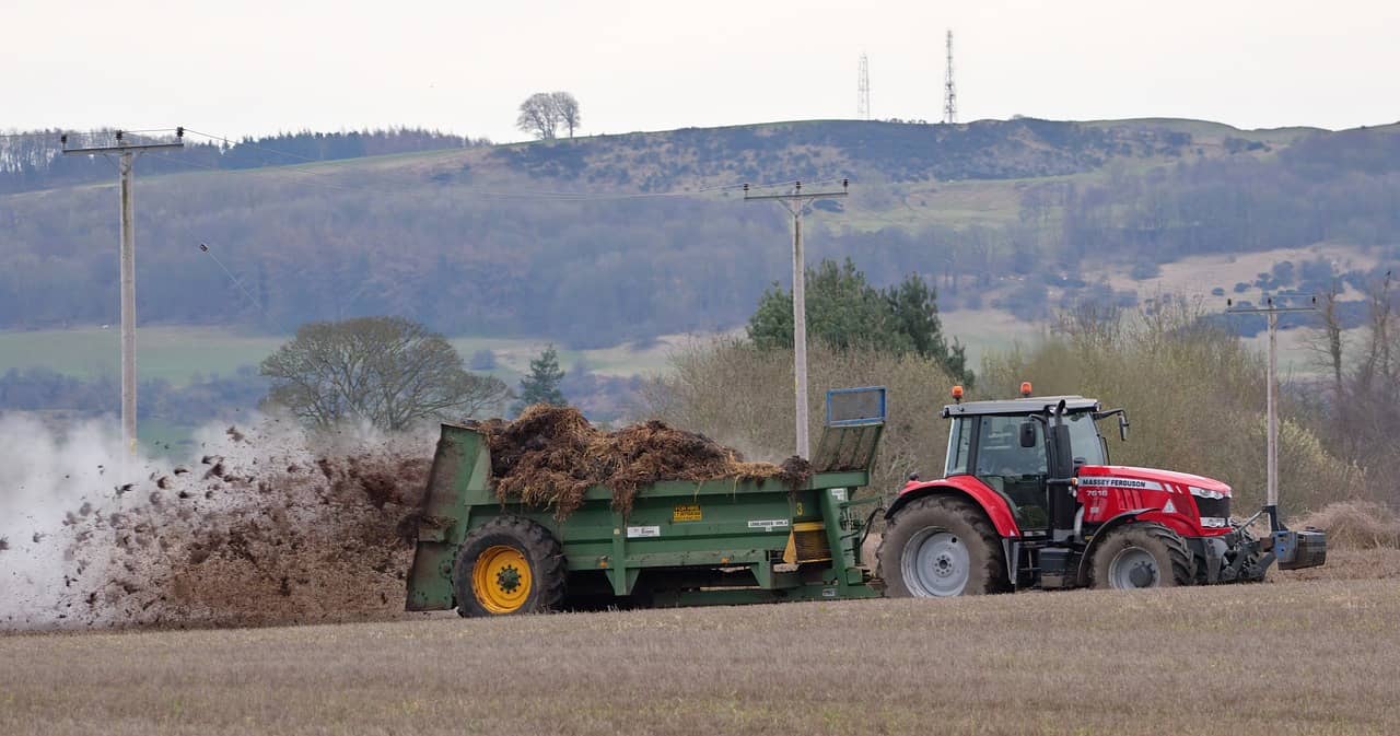 muck-spreading-6135605_1280