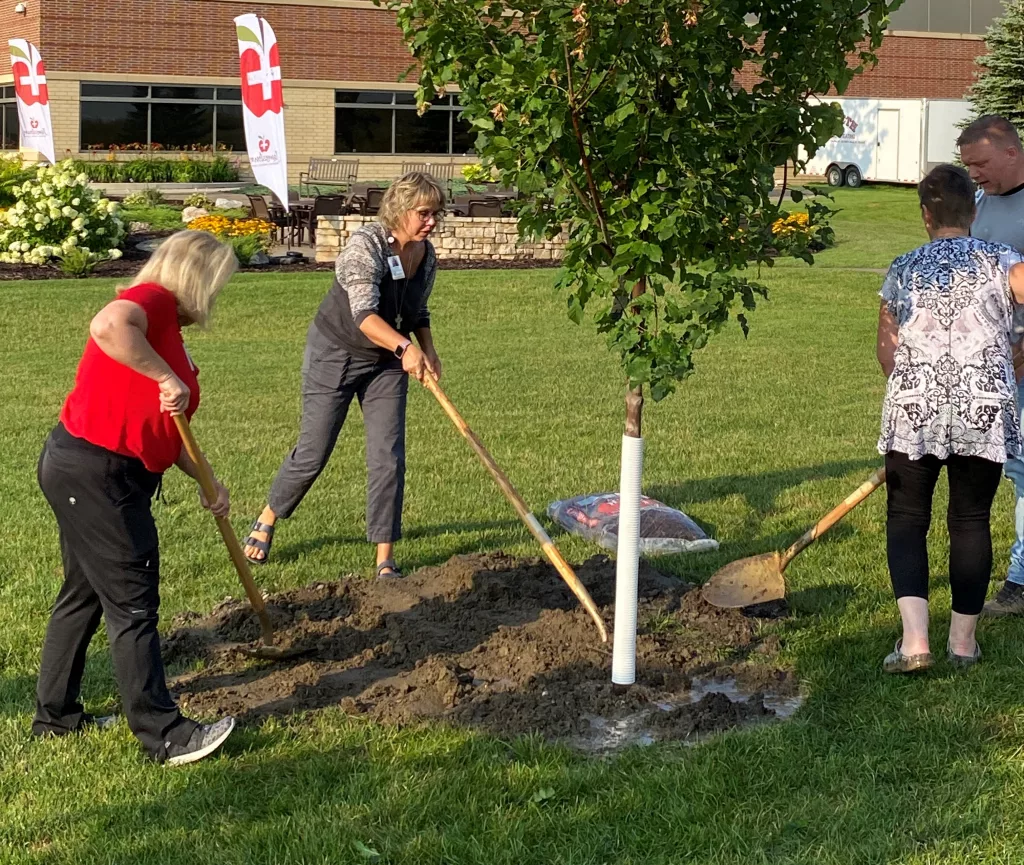 JRMC Hospice Dedicates Tree in Healing Gardens - Vimarsana News