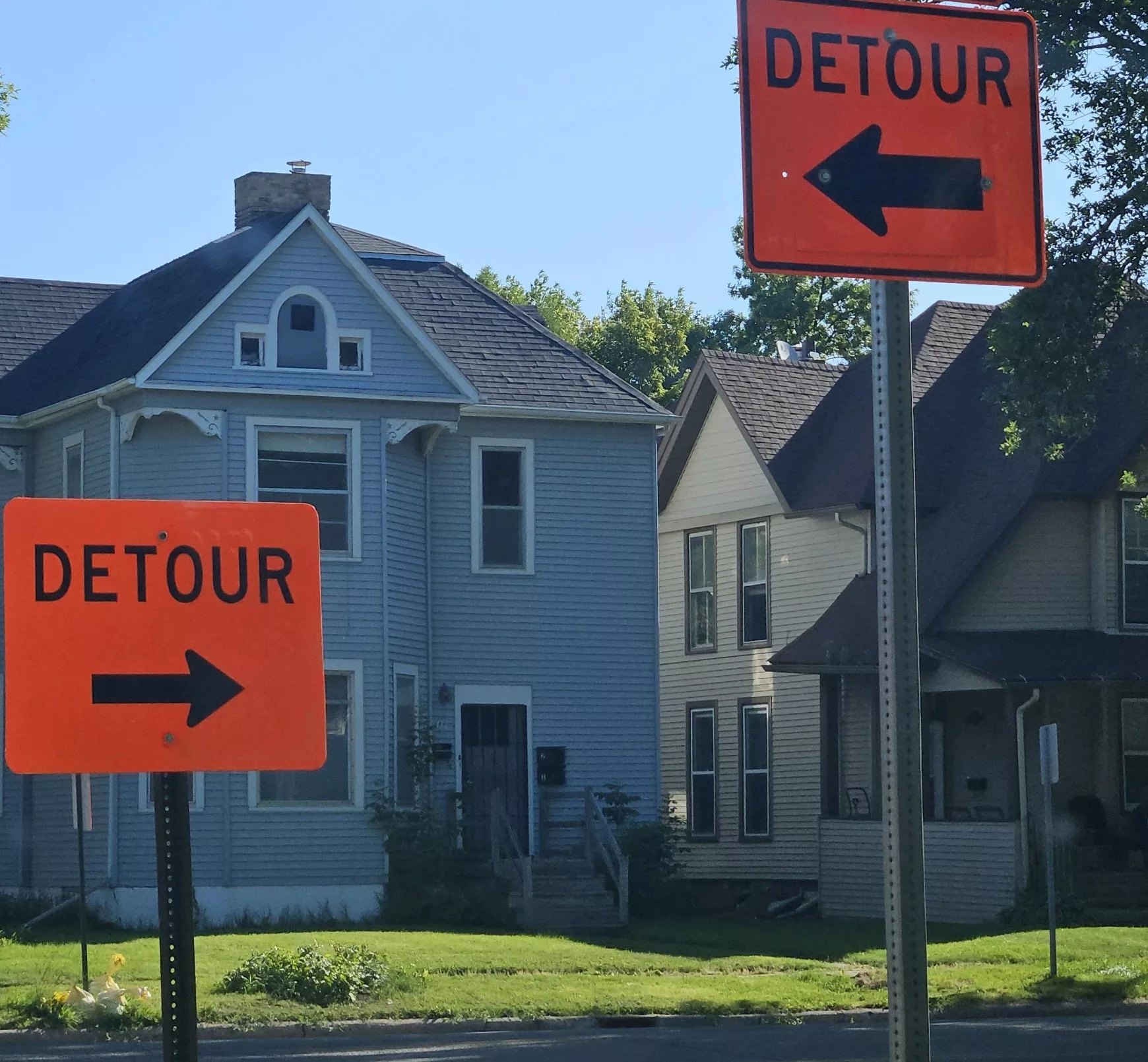 detour-signs