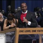 pastor-jokes-with-ariana-grande-at-aretha-franklin-funeral