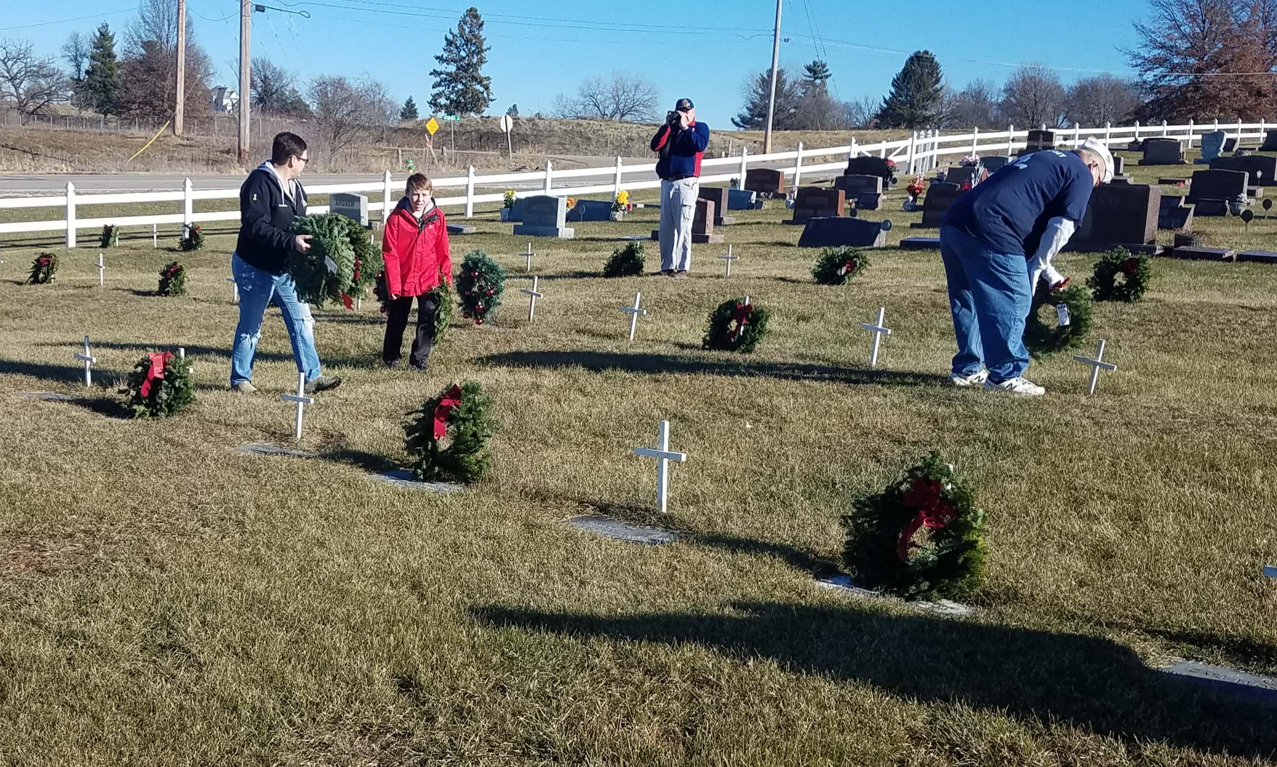 Holiday Wreaths for Service Members Placed at Knoxville's Graceland ...