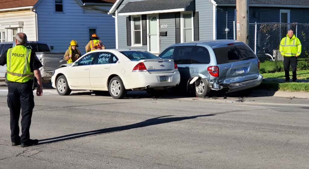 Three Vehicle Crash in Knoxville Leaves No Injuries KNIA KRLS Radio