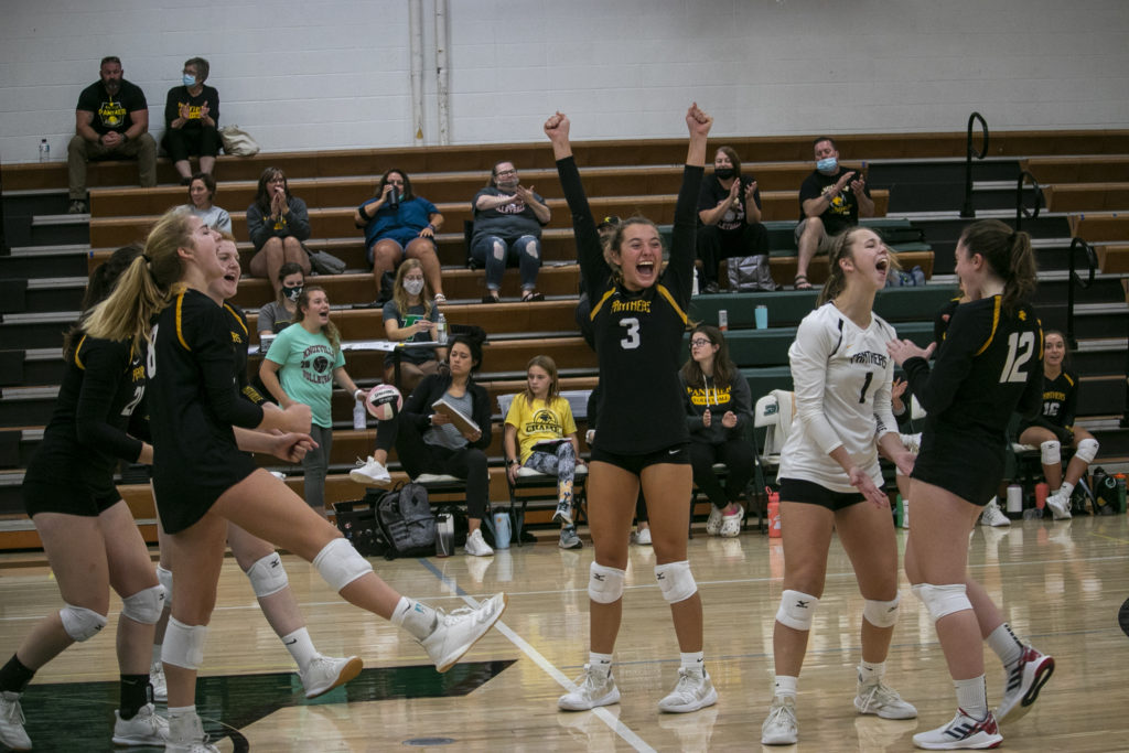 Knoxville Salvages Split at Pella VB Tournament KNIA KRLS Radio The