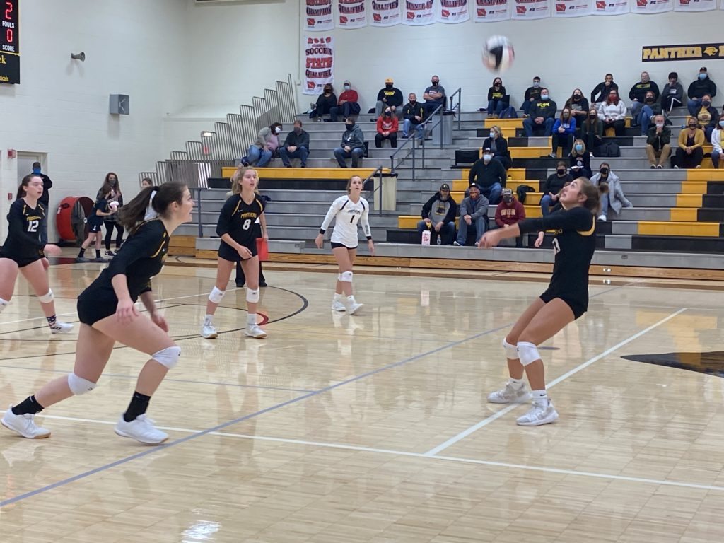 Knoxville Volleyball Routes Clarke In 3A Regional Opener KNIA KRLS