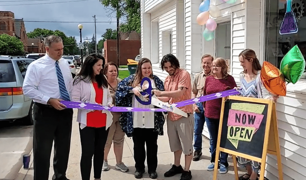 Indianola Chamber Holds Ribbon Cutting for The Creator's Collab | KNIA KRLS Radio - Vimarsana News
