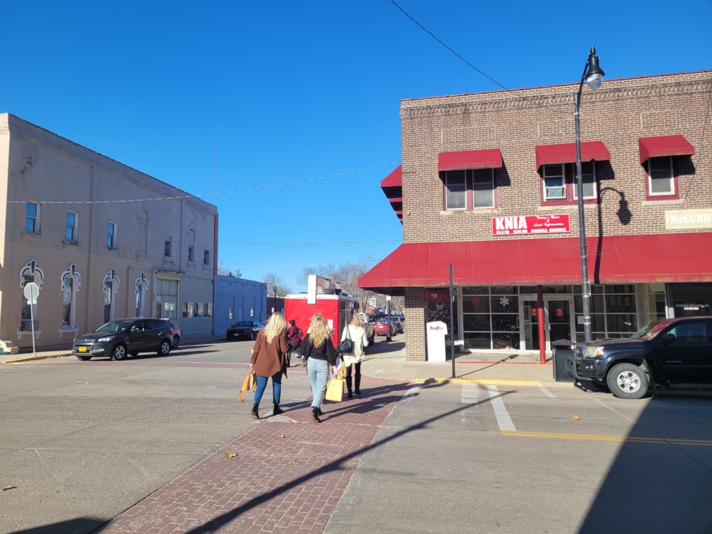 Indianola Businesses Host Shoppers for Small Business Saturday - Vimarsana News
