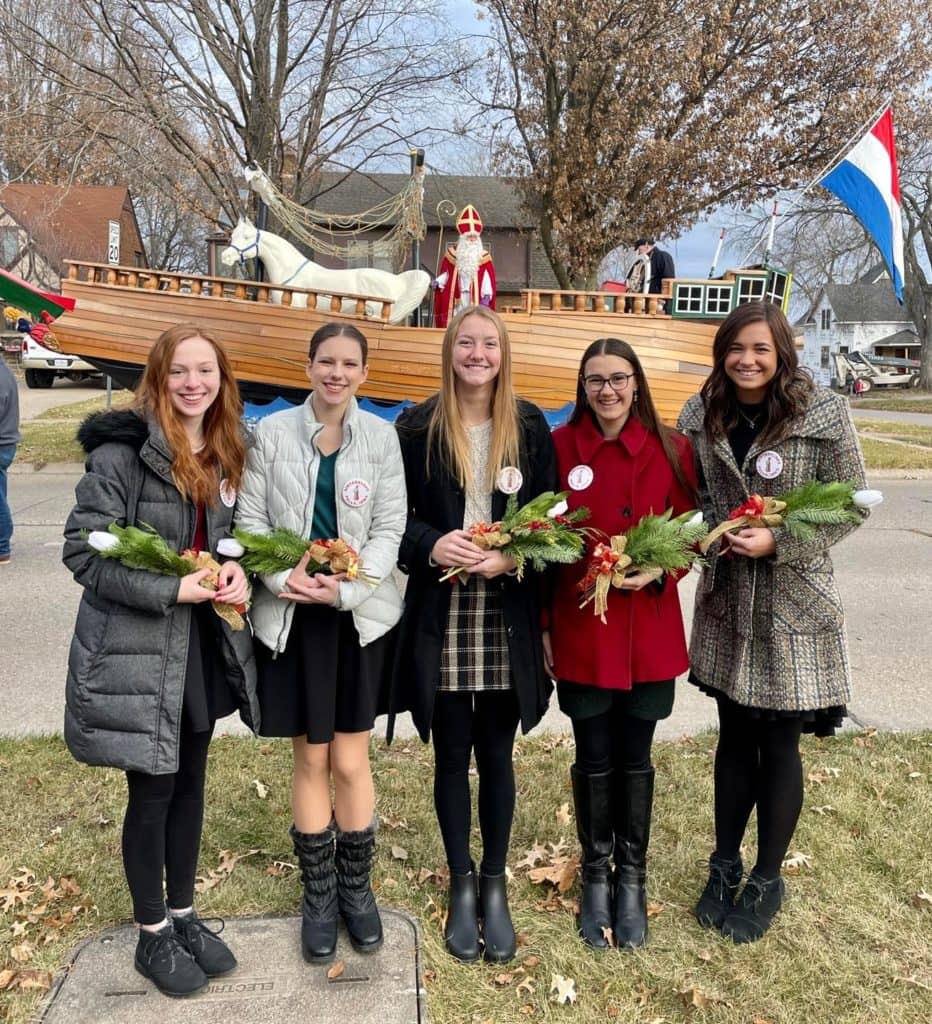 Christmas Season Celebrated Throughout Pella - Vimarsana News