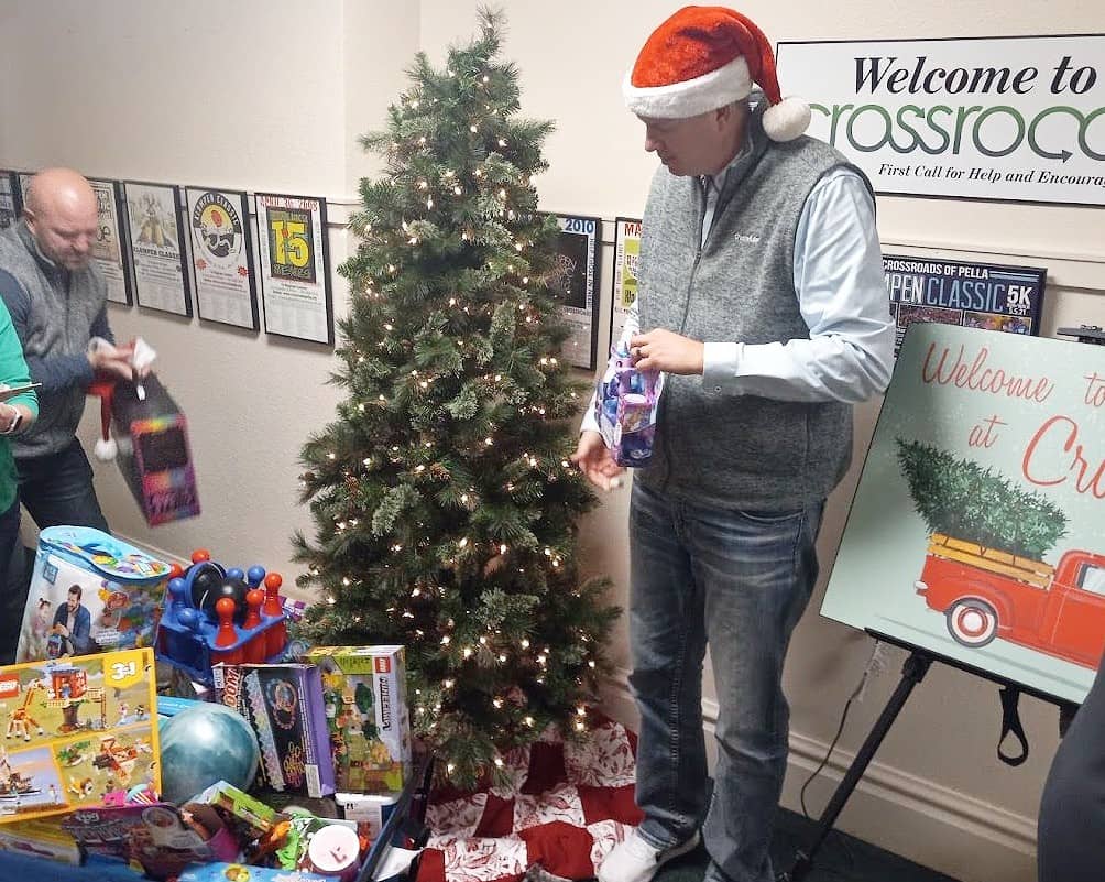 Straver's Cellular Partners with UScellular for Donation to Crossroads