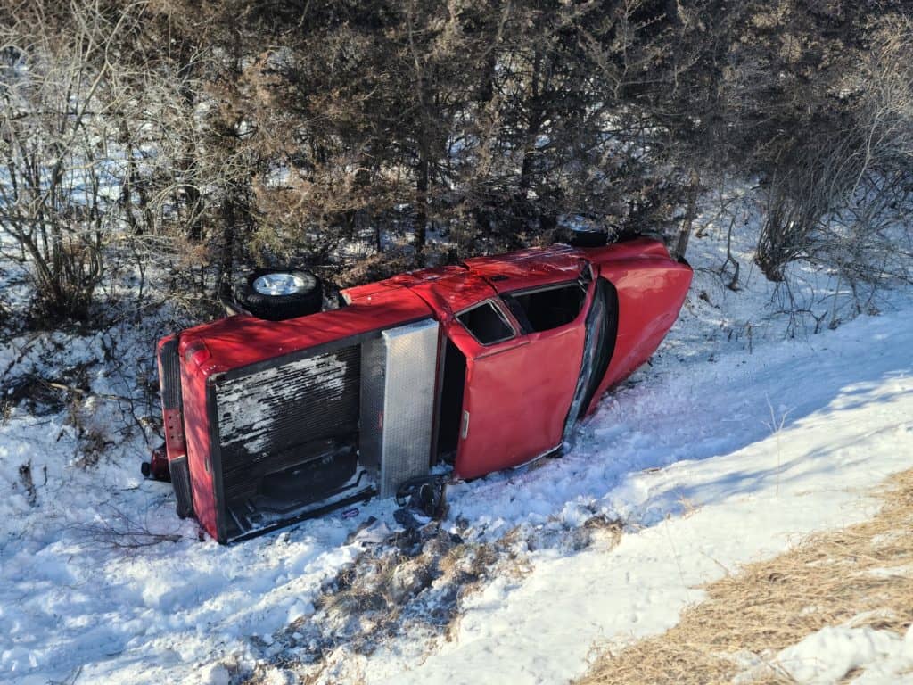 Three Escape Injuries in Crash - Vimarsana News