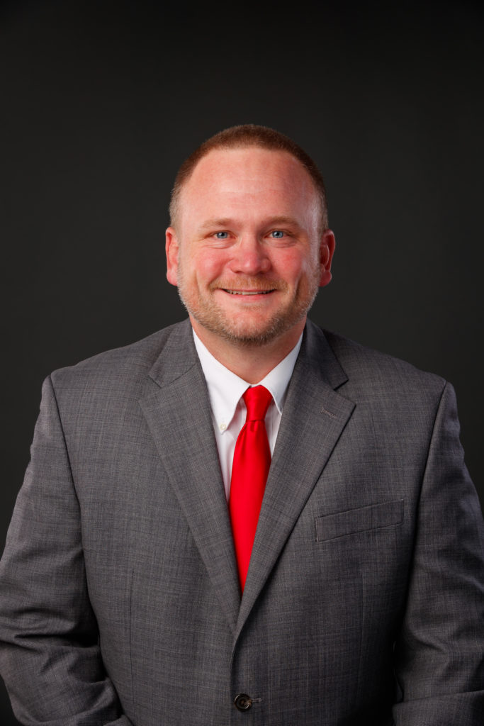 Central College Professor and Alumnus Published in Collection About 2020 Democratic Primary - Vimarsana News