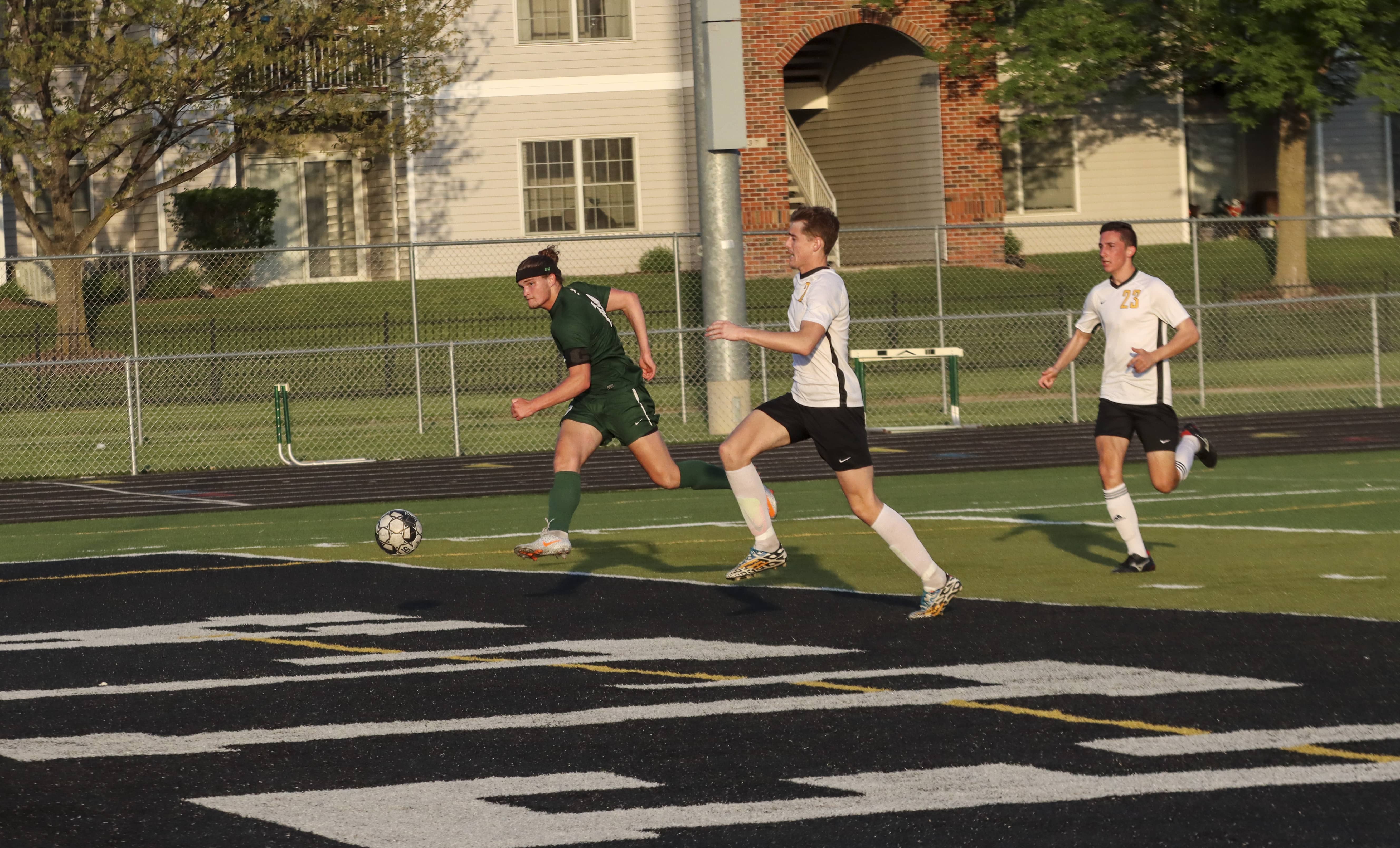 pella-vs-knoxville-soccer-2022_01