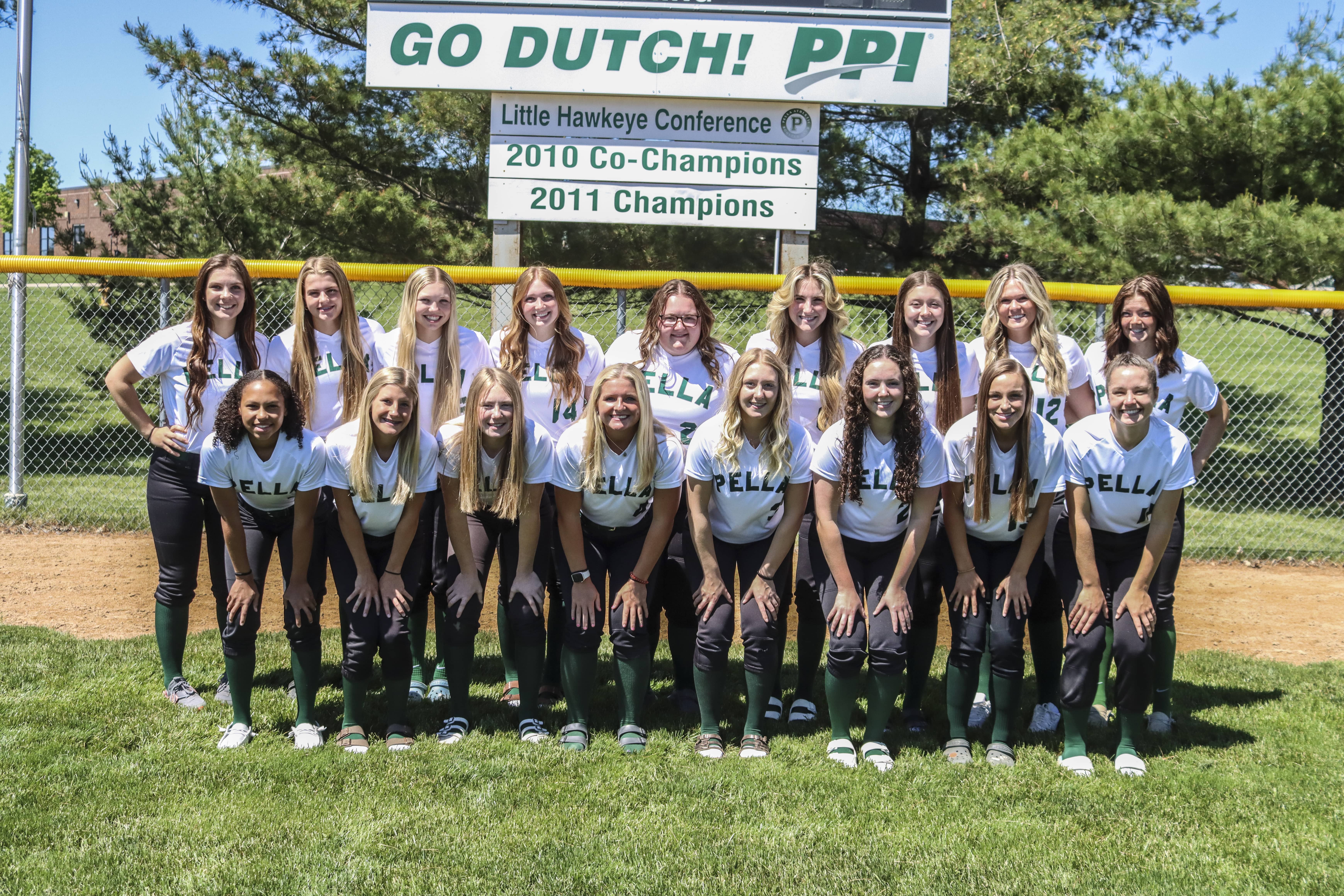 pella-softball-team-2022_18