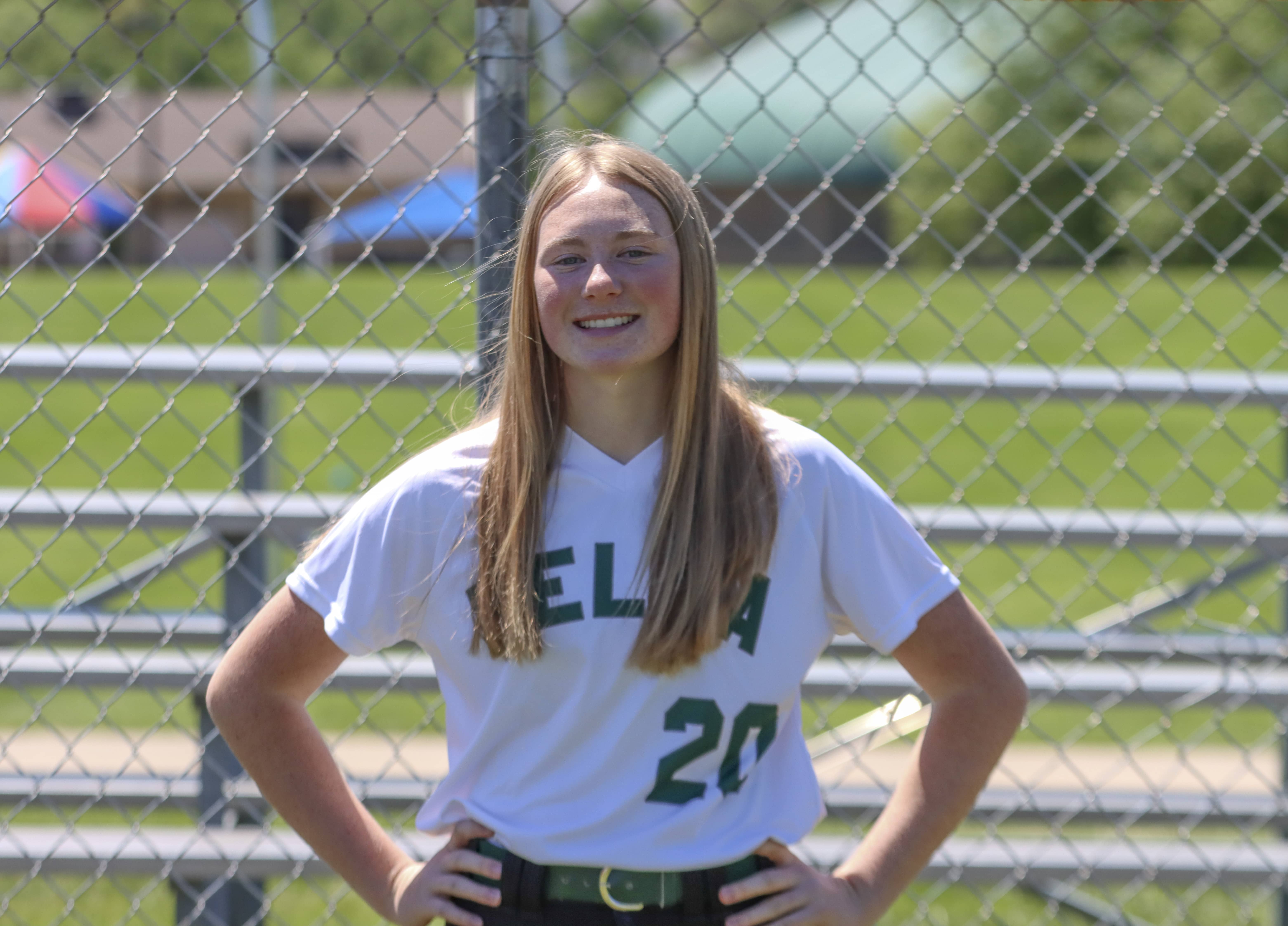 pella-softball-team-2022_08